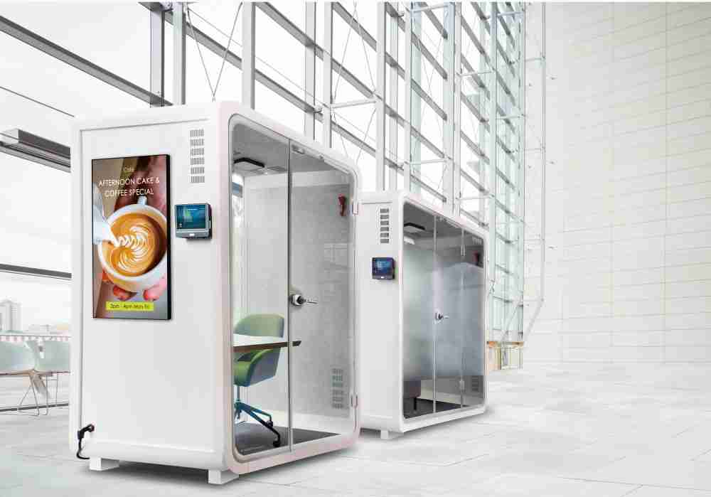 森林舞会子公司达擎之智慧行动办公舱，，，采用PDLC智能调光玻璃设计，，，透过通电与断电的电流切换，，呈现透明与雾面效果，，具节能降耗特性并兼顾隐私，，确保信息安全