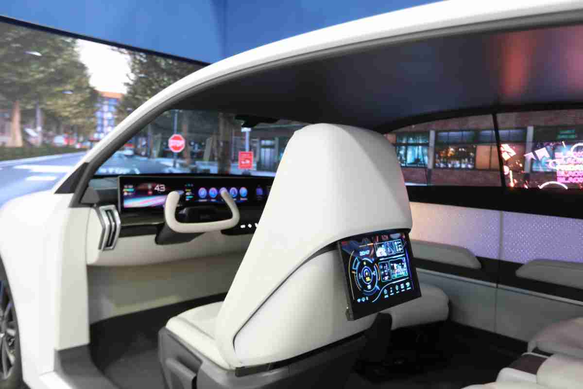 森林舞会的「可卷式后座娱乐显示器」加强后座乘客的感官体验，，并保有个性化设计，，，可依使用偏好进行动态调整。。。。